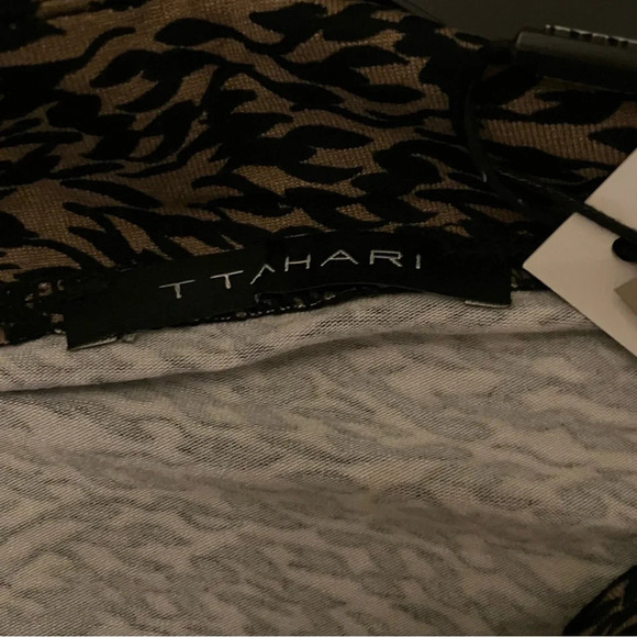 NWT TAHARI Lightweight Boat Neck Three-Quarter Sleeve Blouse Animal Print (XS) - Picture 6 of 7
